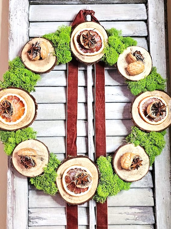 DIY-natural-wreath-with-organic-touches-close-look-at-the-entire-wreath