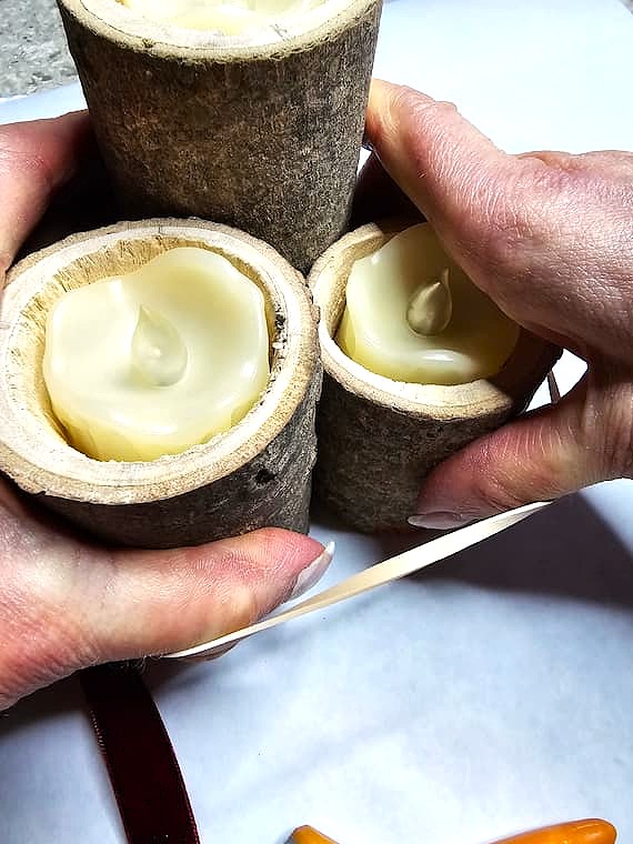 me-asdding-a-rubberband-around-holders