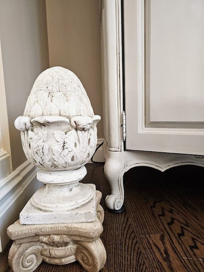 ultimate-guide-to-french-country-farmhouse-decorating-ideas-a-large-finial-featured-image