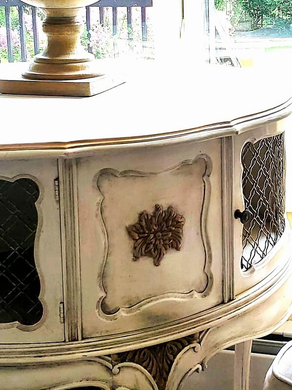 ultimate-guide-to-french-country-farmhouse-decorating-ideas-details-on-table