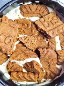 biscoff-icebox-cake-easy-no-bake-dessert-first-layer-finished